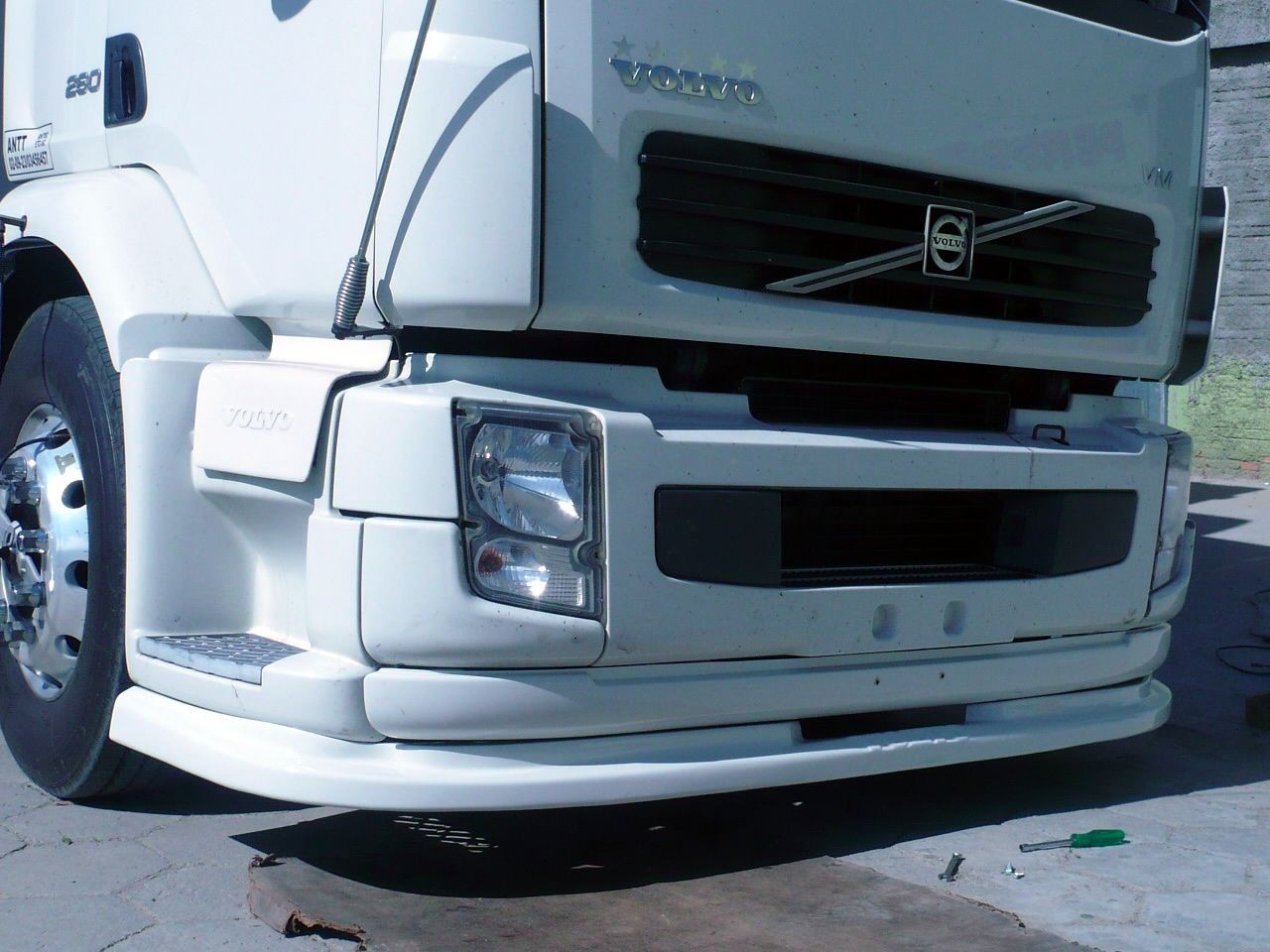 TAPA ESTRIBO VOLVO VM